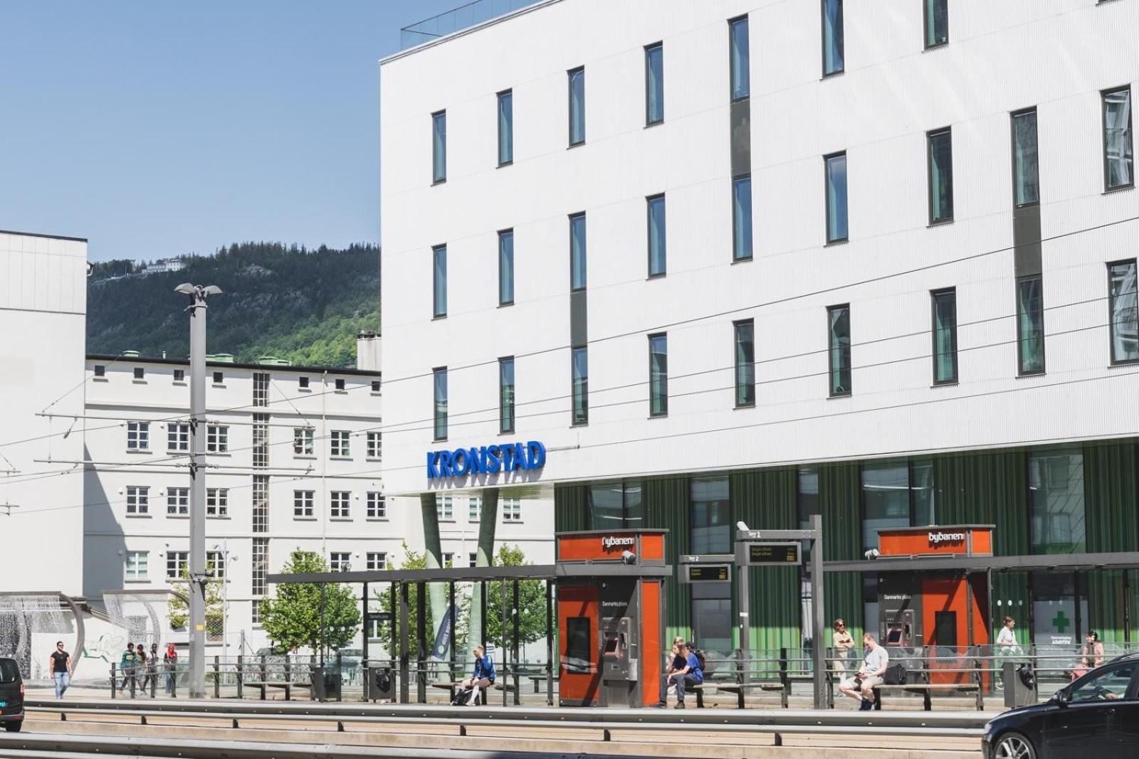 Sentral Med Parkering Og Peis Appartement Bergen